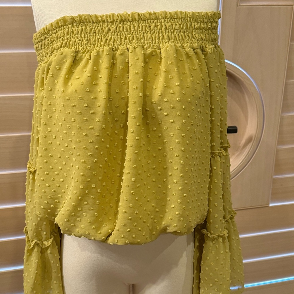 Off the shoulder yellow blouse small